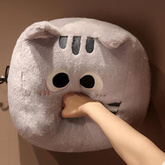 Cojín de peluche de gatito negro en forma de cubo