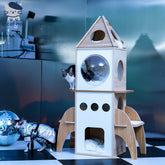 Árbol para gatos con temática de cohete espacial