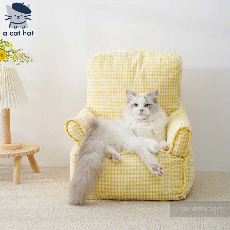 Mini sofá con diseño de gato y cuadros de limón 