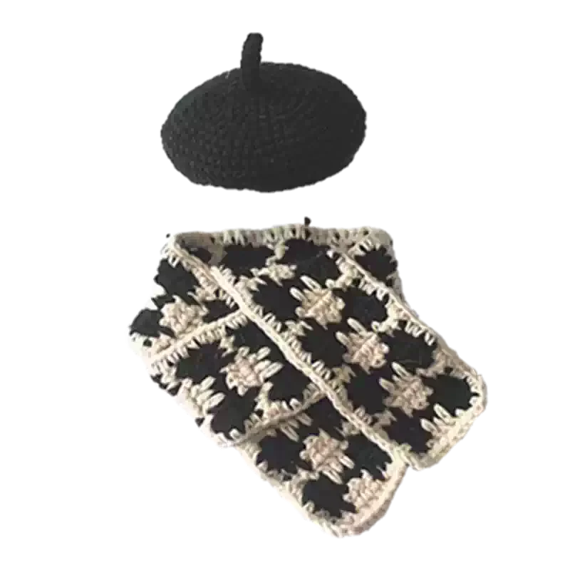 Set aus Künstler-Baskenmütze und kariertem Schal