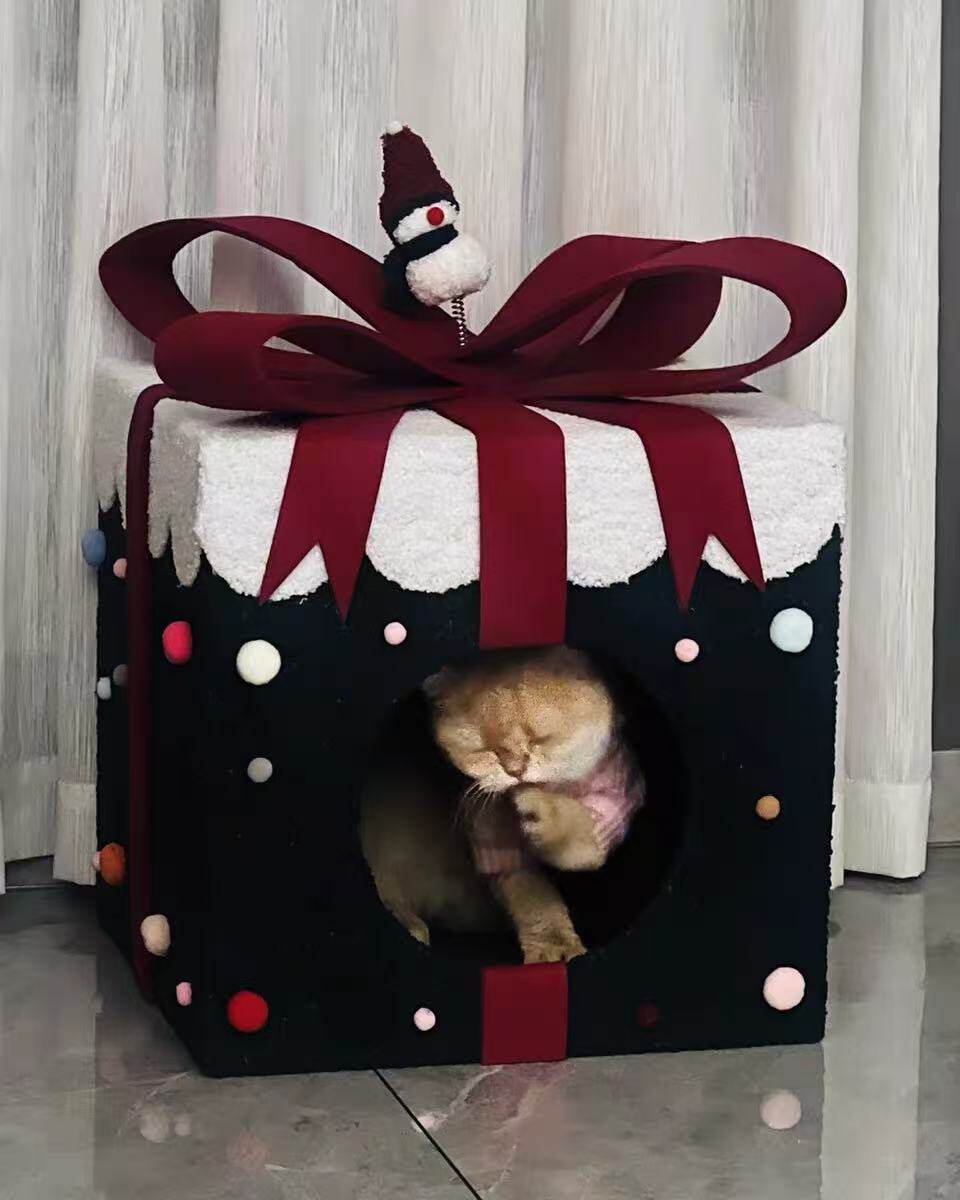 Christmas Surprise Gift Box Cat Bed