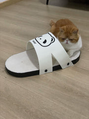 Rascador gigante para gatos con forma de zapatilla