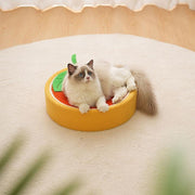 Niedlicher Katzenkratzbaum mit Schweinchenmotiv 