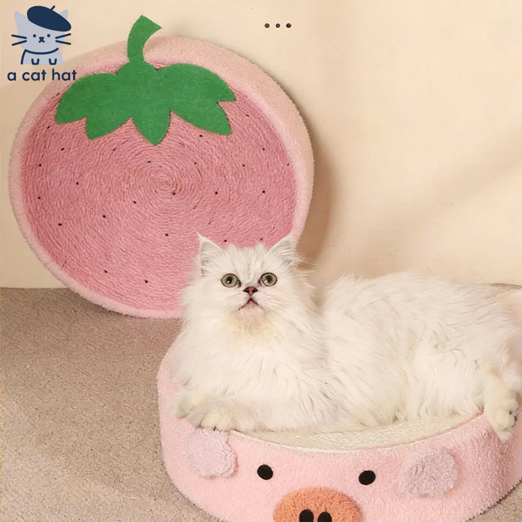 Niedlicher Katzenkratzbaum mit Schweinchenmotiv 