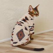 Fleecepullover im Ethno-Stil mit Katzenmotiv