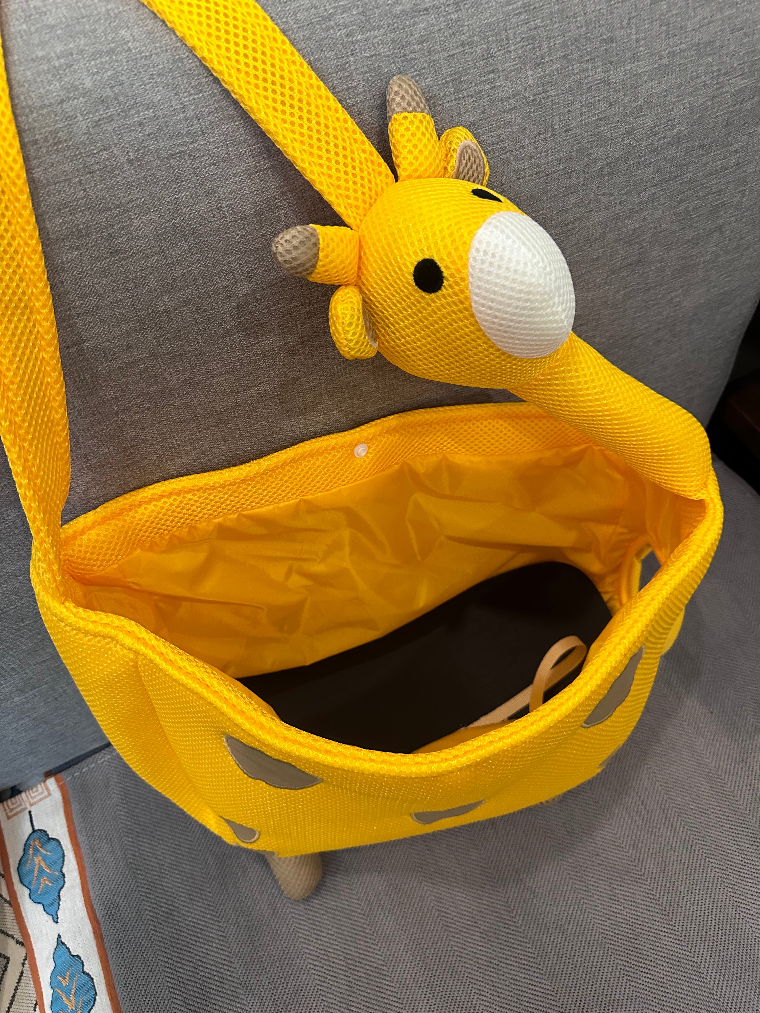 Giraffe - Shaped Crossbody Pet Bag