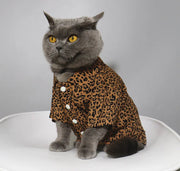 Camisa de leopardo con gato de moda