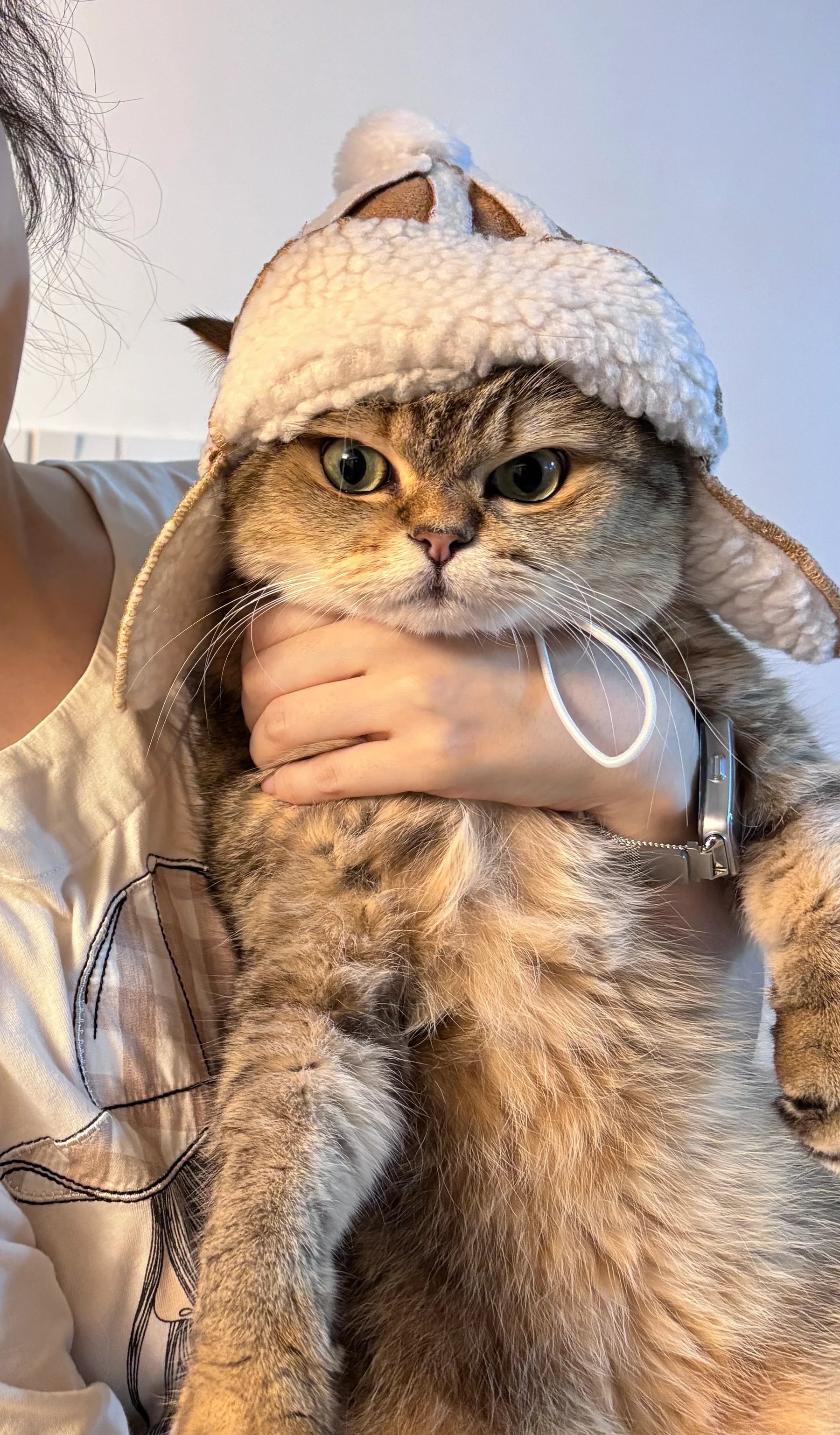 Sombrero de aviador peludo con forma de gato