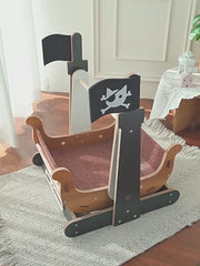 Cama columpio para gatos con diseño de barco pirata Captain Meow