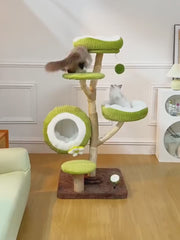Mehrstufiger Katzenkratzbaum aus Naturholz